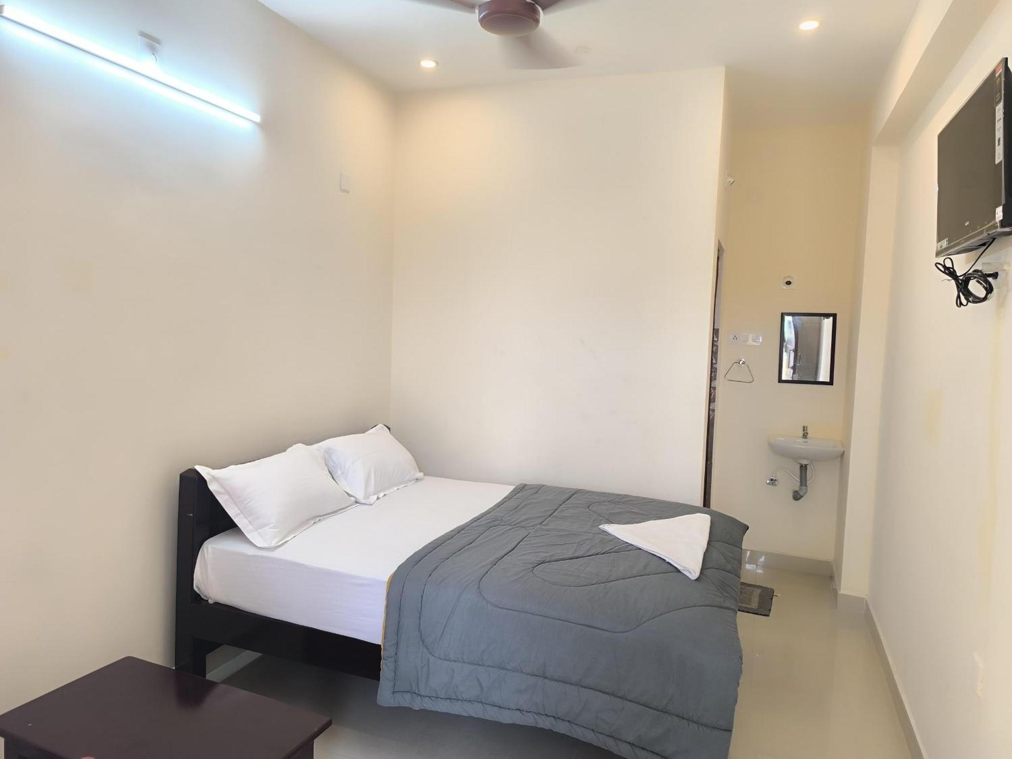 Hotel Vishnu Grand 蒂鲁帕蒂 外观 照片